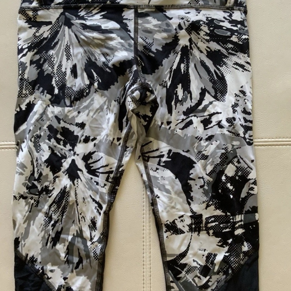 Under Armour Black and Gray Patterned Leggings